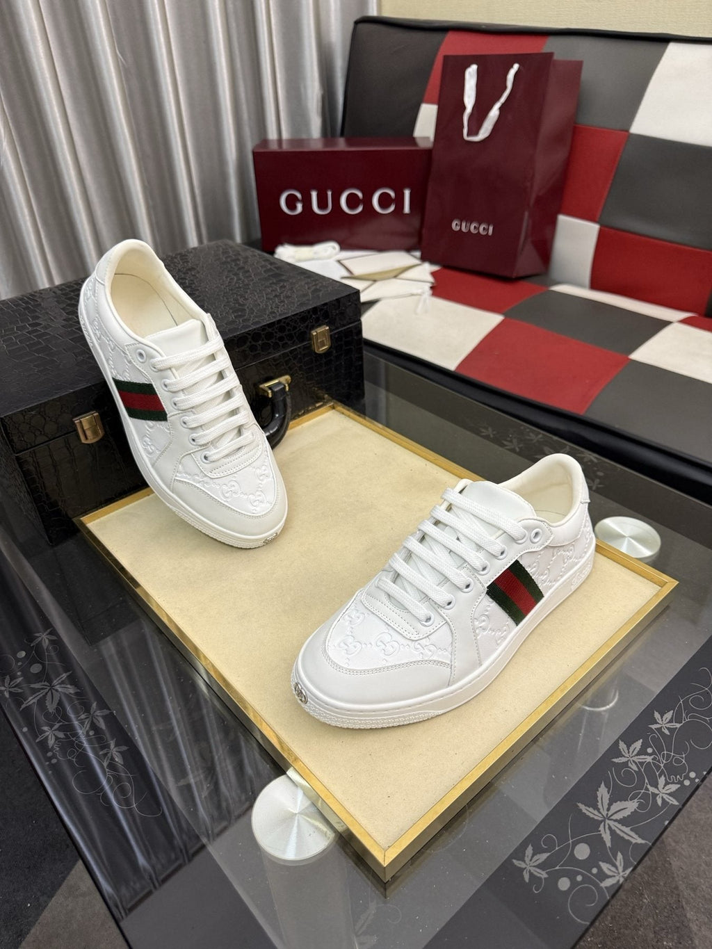 Gucci Green and Red Stripe Low-Top Sneakers