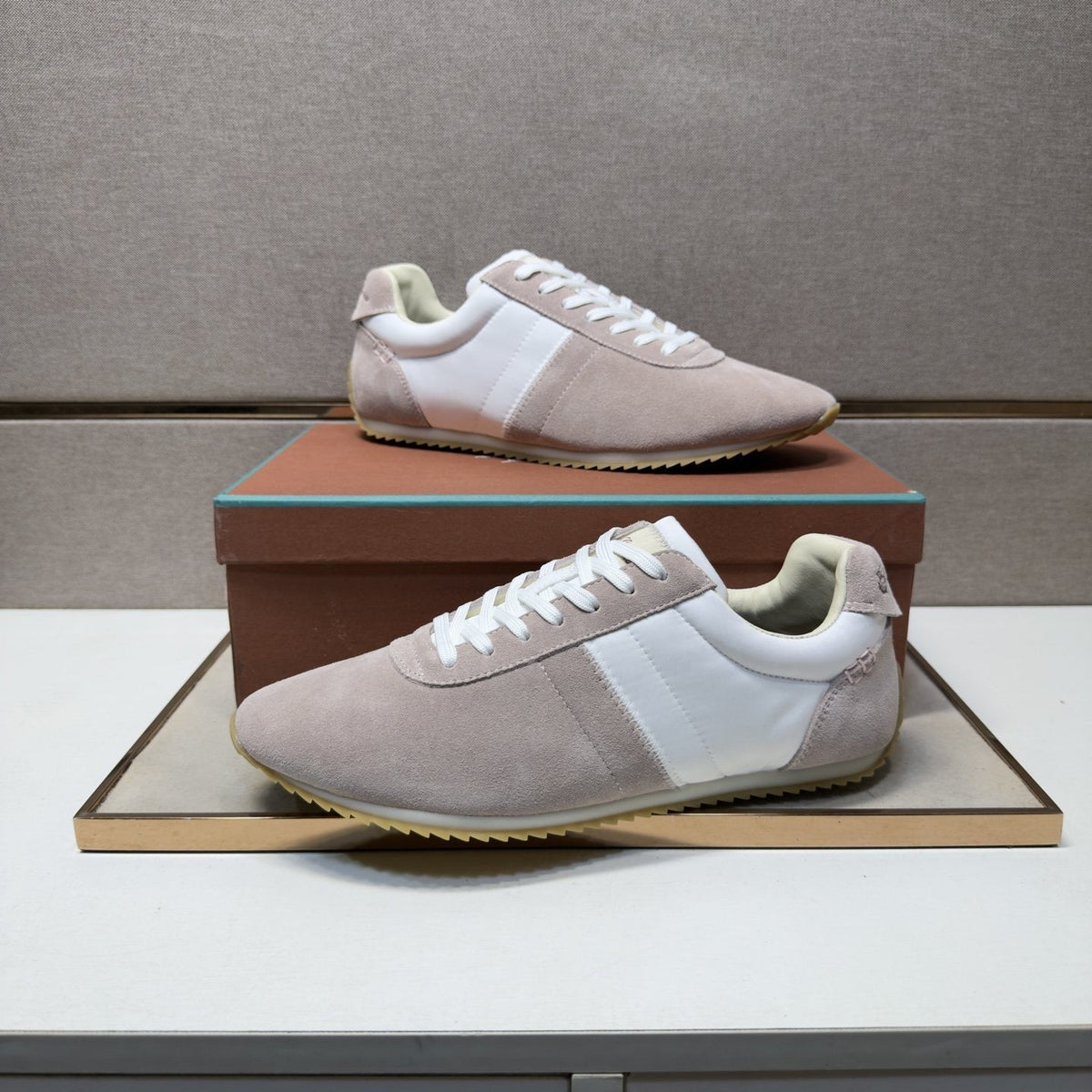 Low-Top Lace-Up Sneakers - Leather Lining